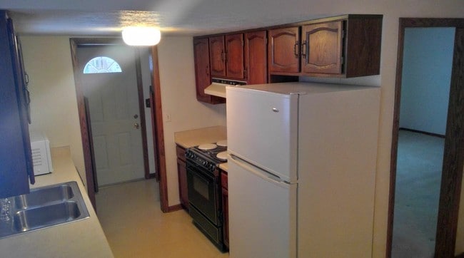 Kitchen - 4221 Harvard Rd