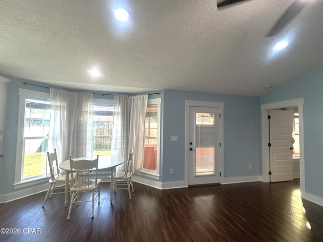 Photo - 8213 Singletary St