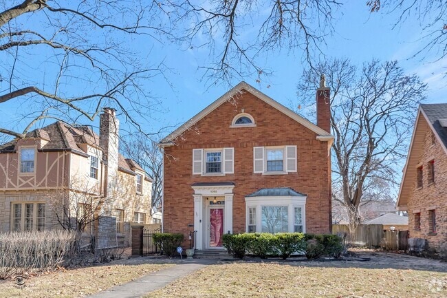 Building Photo - 1096 S Wildwood Ave Rental