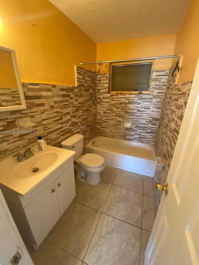 Photo - 43 NW 183rd Terrace Unidad 43