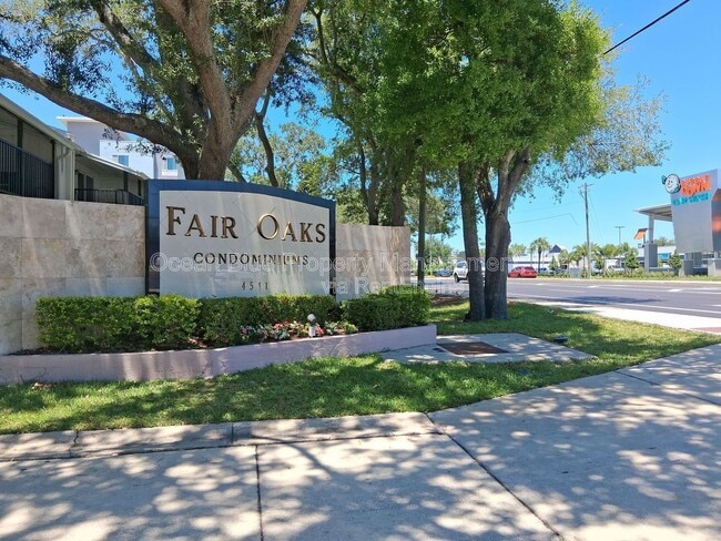 Building Photo - 3811 N Oak Dr Unit 61