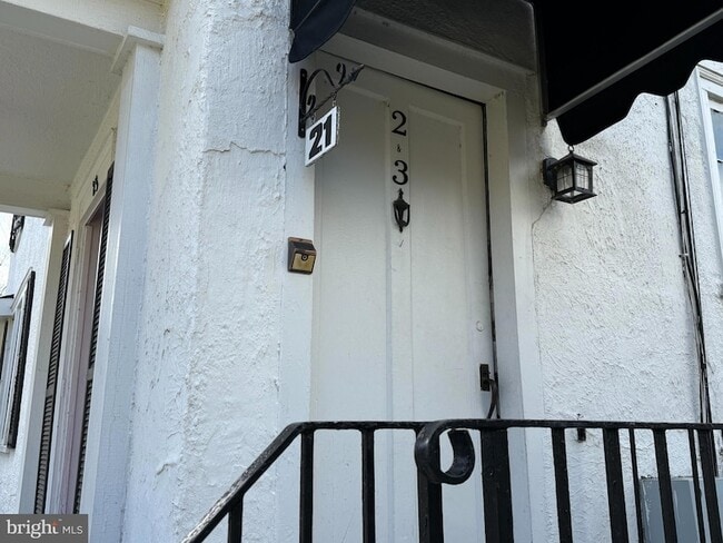 21 S Stewart St