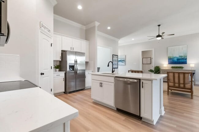 Photo - 2703 Louis Cir