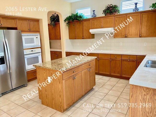 Photo - 2065 Lester Ave