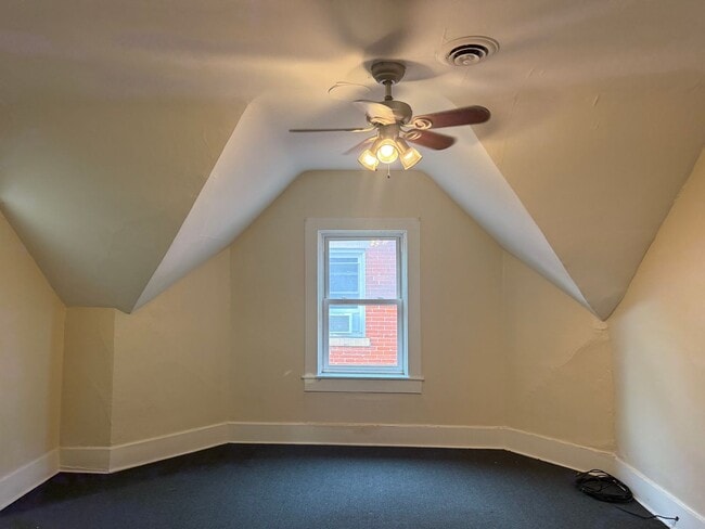 Photo - 337 W 6th St Unit 3