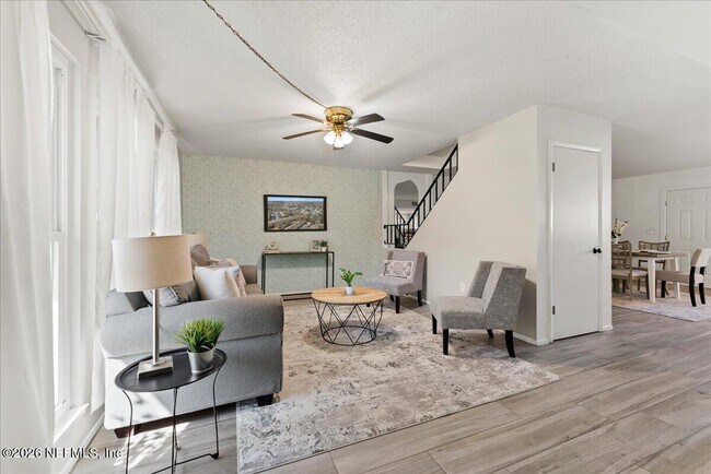 Photo - 8140 Sutton Pl N