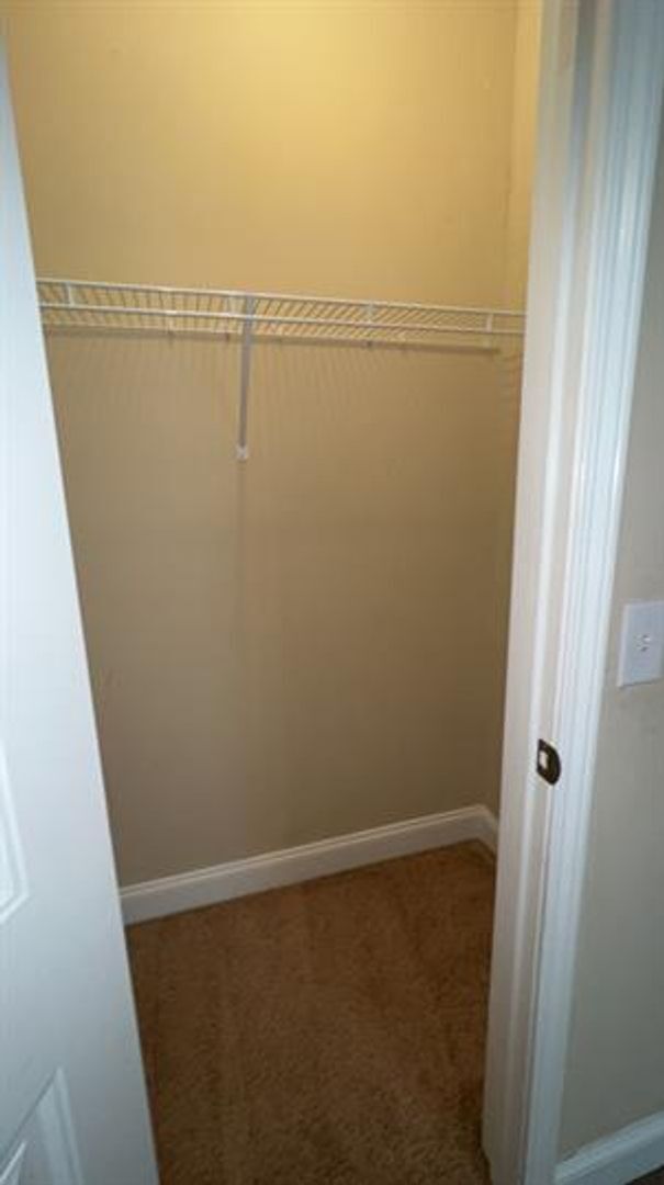 Photo - 241 Miller St NE
