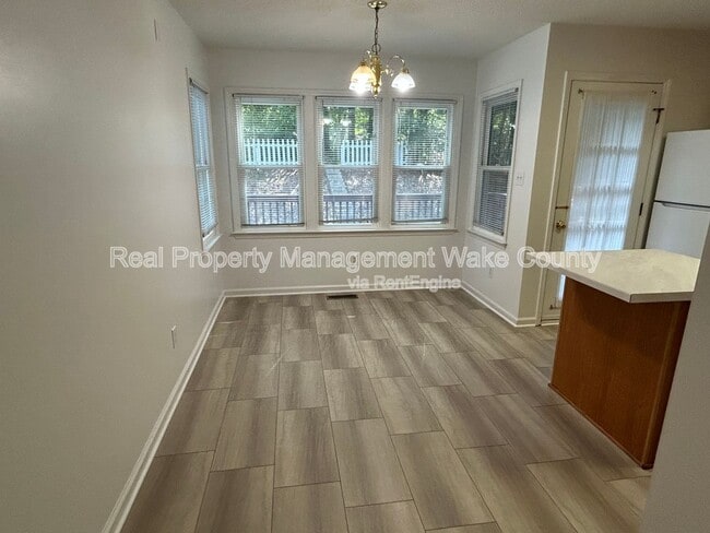 Photo - 1811 Kelly Glen Dr