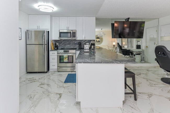 Building Photo - 1605 S US Hwy 1 Unit V4-206