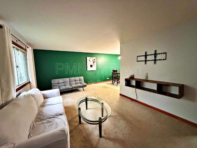 Photo - 800 W Beechtree Ln