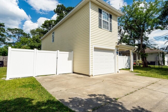 Photo - 2890 N 9th St