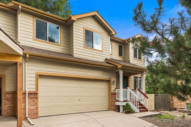 Building Photo - 4bed 4bath with fenced yard in Denver!