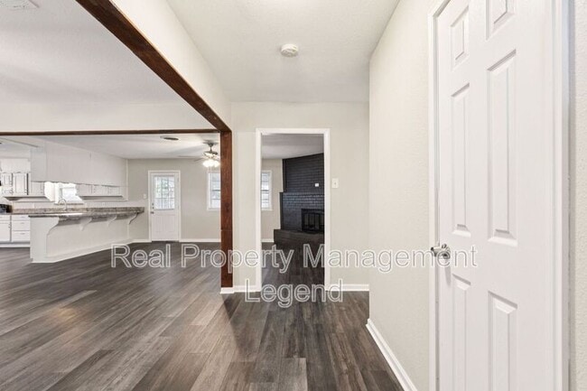 Photo - 7009 Corona Dr