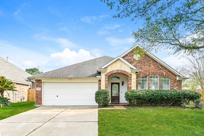 Building Photo - 15207 Bentridge Dr Rental