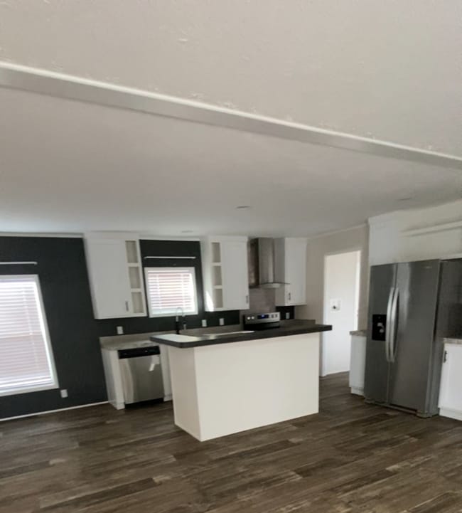 Photo - 325 Robin Ln