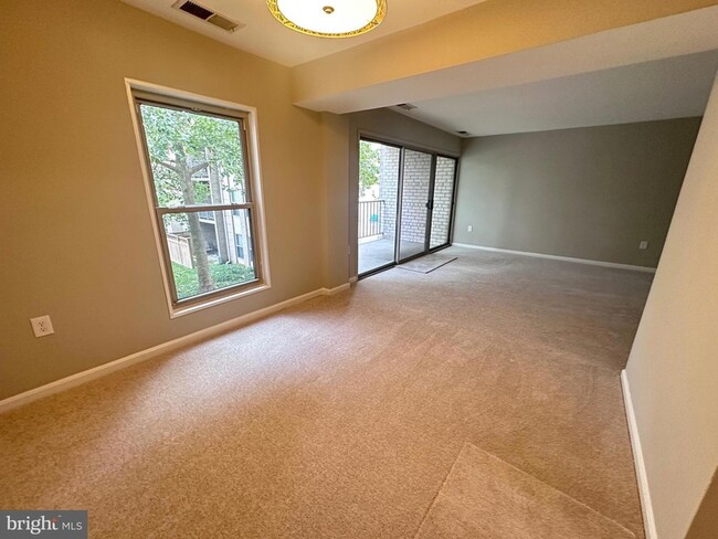 Photo - 19 Canterbury Square Unit 201