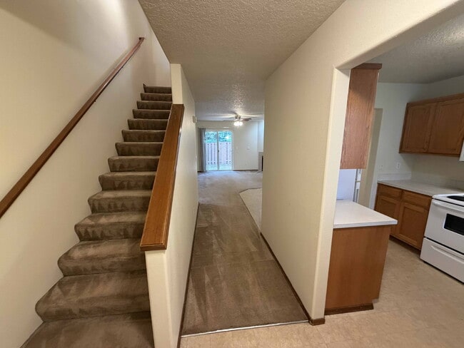 Photo - 3 Bedroom / 1.5 Bathroom Duplex Unit - Nearby Transportation, Milwaukie Marketplace and King Road... Unit 3456