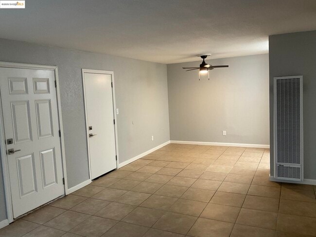 Photo - 108 E Trident Dr