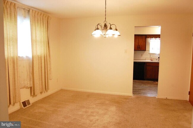 Photo - 979 Glasgow St