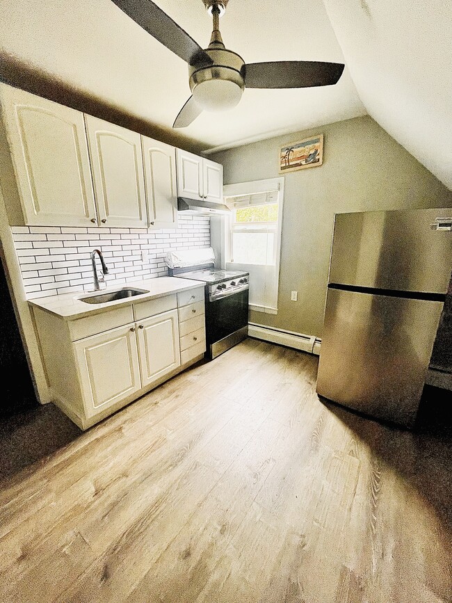 Building Photo - 35 Cove Ave Unit 1 Rental