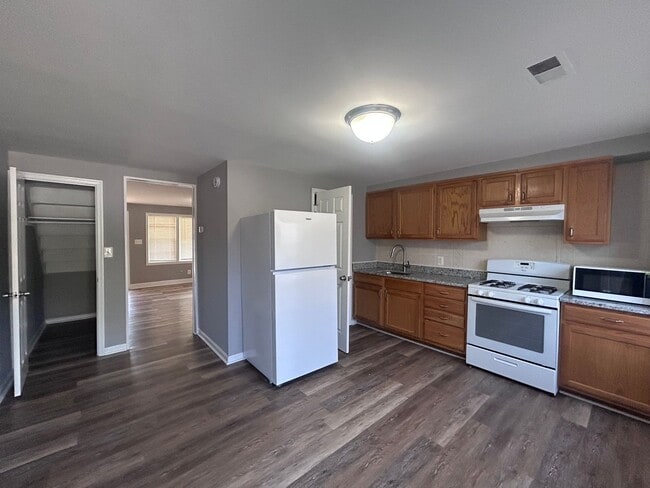 Photo - Baltimore - 2 Bedrooms + Den and 1 baths Available!