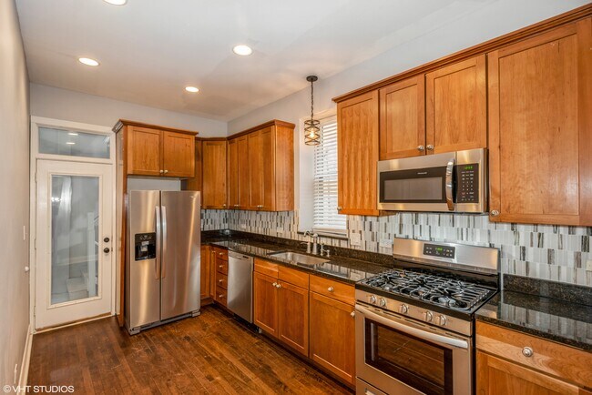Eat-in kitchen with SS appliances, granite countertops, cherry wood cabinets - 6320 N Paulina St Apartments Unit 1