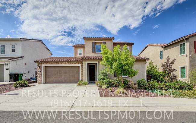Building Photo - Gorgeous 4 Bedroom Lincoln Home