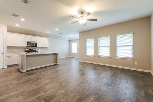 Photo - 922 Evergreen St