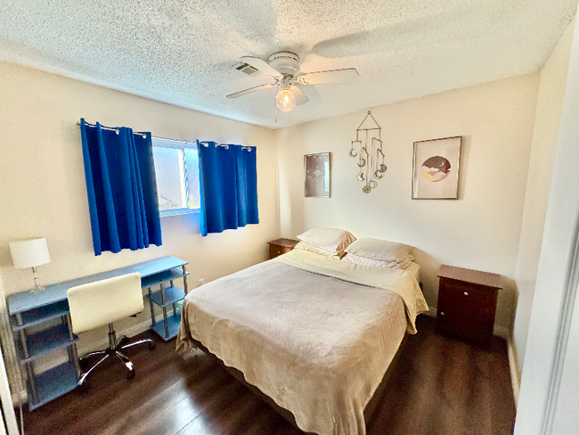 Photo - 5333 Longridge Ave Unit 3-3 bedroom