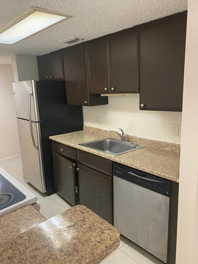 4541-10 2bedroom/2bath in gated community
