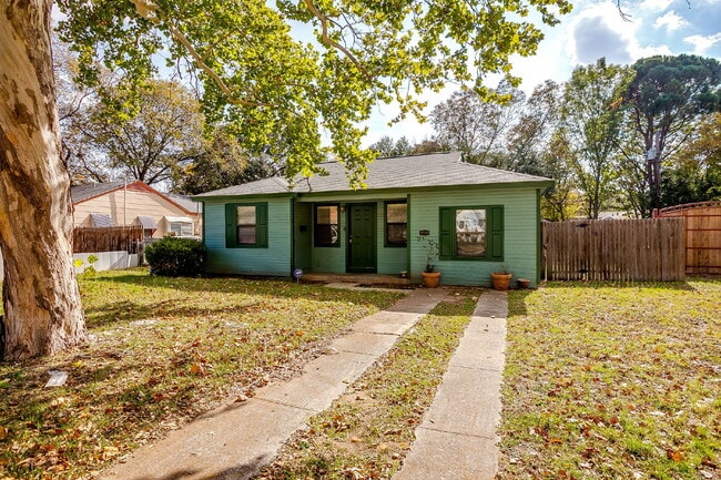 Photo - Charming 3-Bedroom Cottage in River Oaks