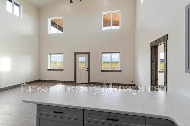 Photo - 2401 Lower Valley Rd