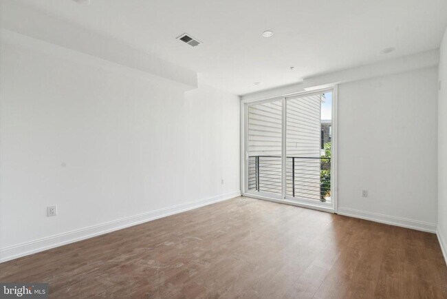 Building Photo - 1614 Ridge Ave Unit 401 Rental