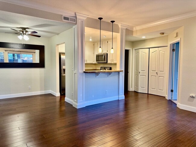 Photo - Great 2 Bedroom Townhome- Move in Ready! Washer/Dryer Garage