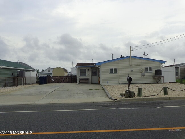 Building Photo - 1045 Radio Rd Rental