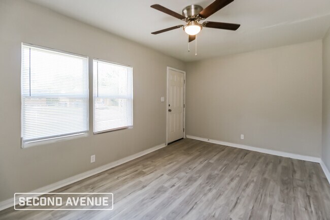 Photo - 2616 NE Success St