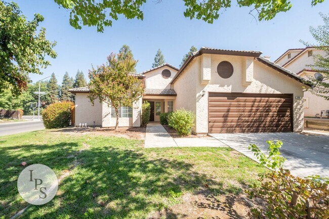 Photo - North Fresno Home in CUSD, 3BR/2BA, Beautiful Updates - Lots of Amenities!