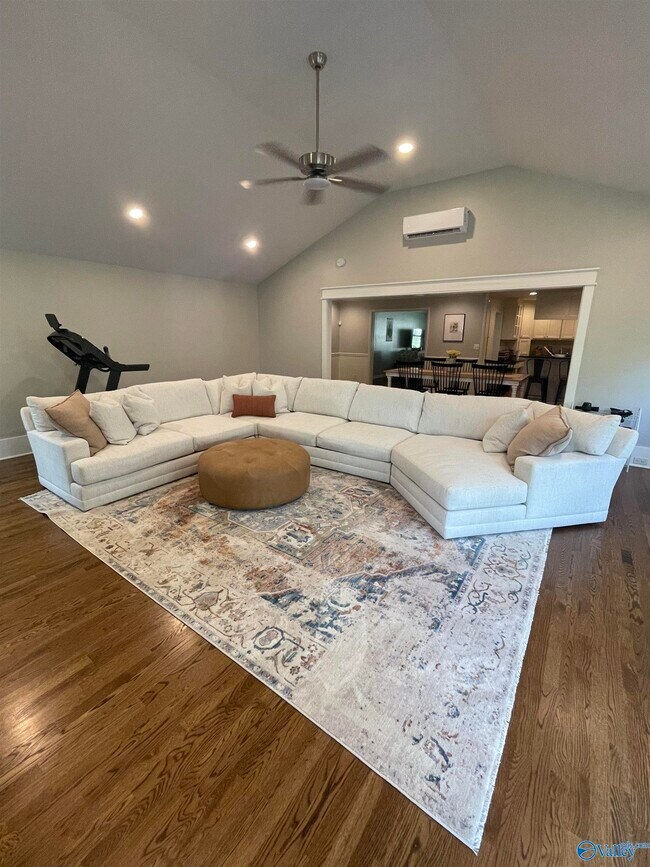 Photo - 1302 Cleermont Dr SE