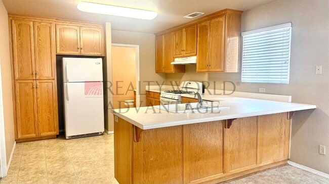 Photo - 54 E D St