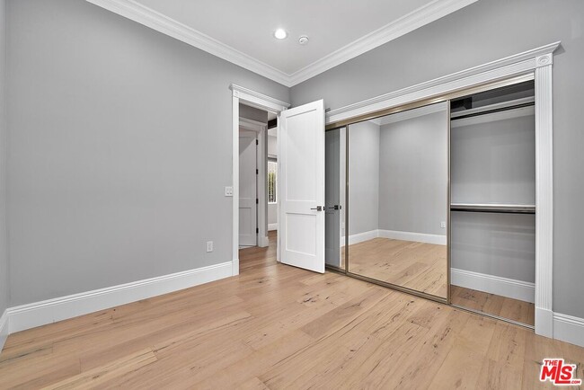 Photo - 1002 S Windsor Blvd