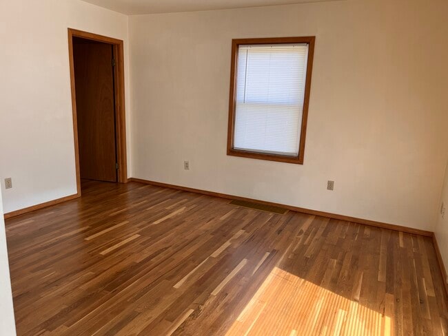 Photo - 305 Dewell Rd