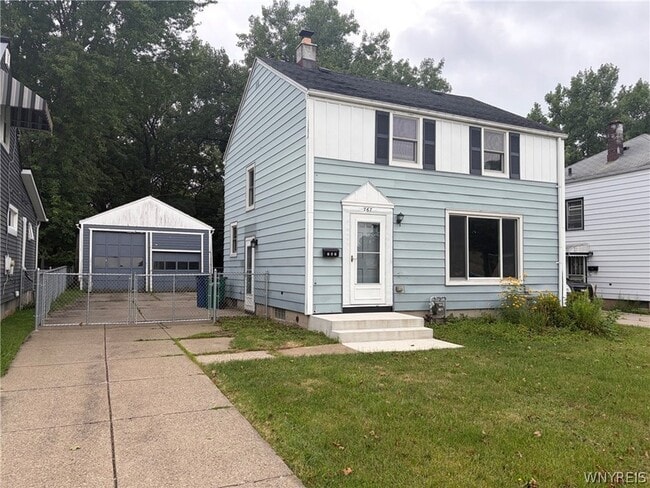 Photo - 767 St Lawrence Ave
