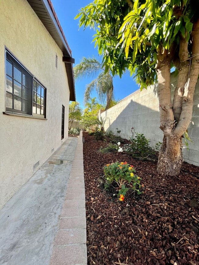 Photo - Torrance - 3 bd / 2 ba Home! GREAT LOCATION!!