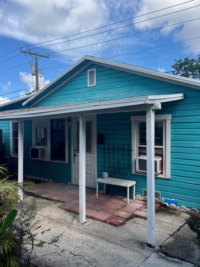 Building Photo - 415 41st St Rental