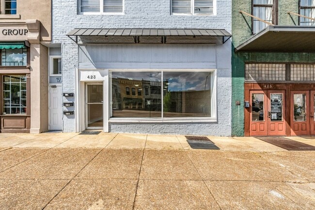 Building Photo - 423 Main St Unit 423