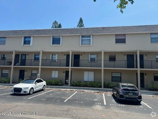 Building Photo - 1030 Pine Tree Dr Unit 10 Rental