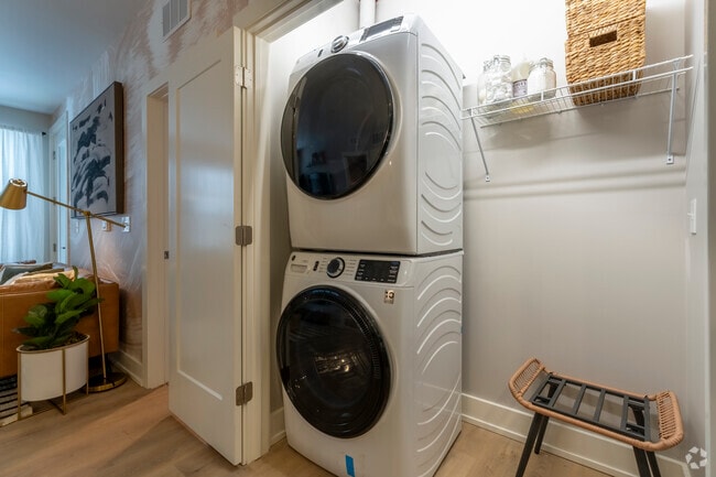2BR, 2BA - 1,078SF - Laundry