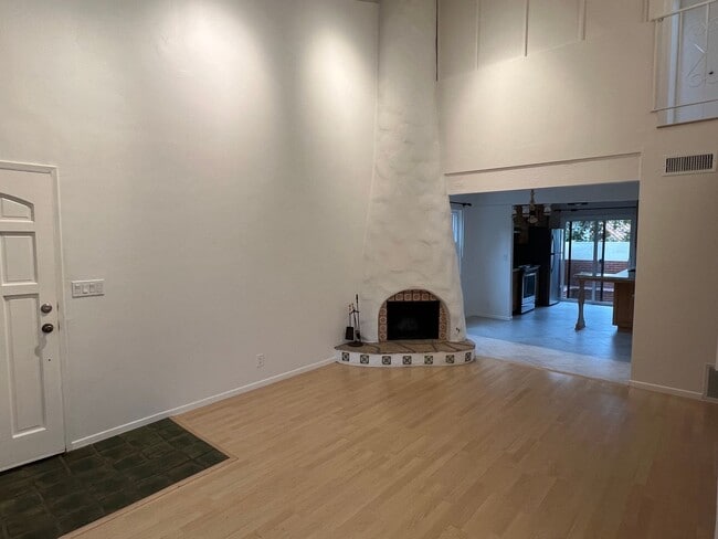 Photo - Spacious & Bright 3 Bedroom End Unit Condo in Prime Location