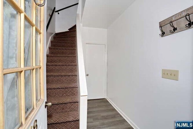 Photo - 68 Mohawk Ave