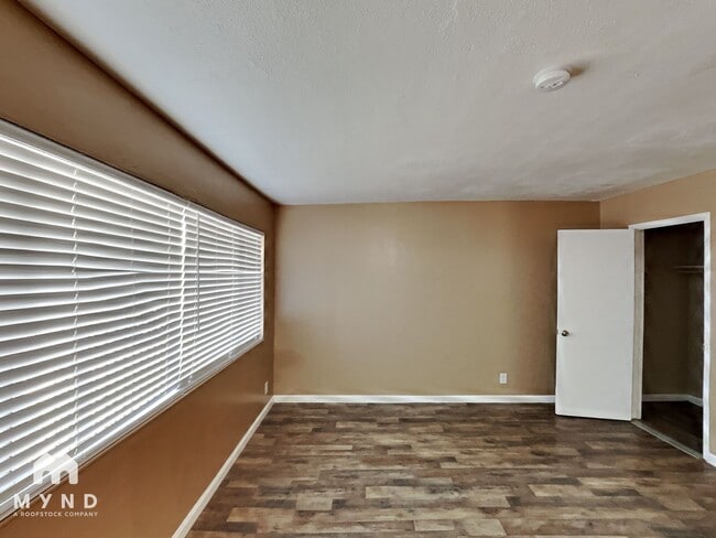 Photo - 5424 St Mark Ave Unit 28